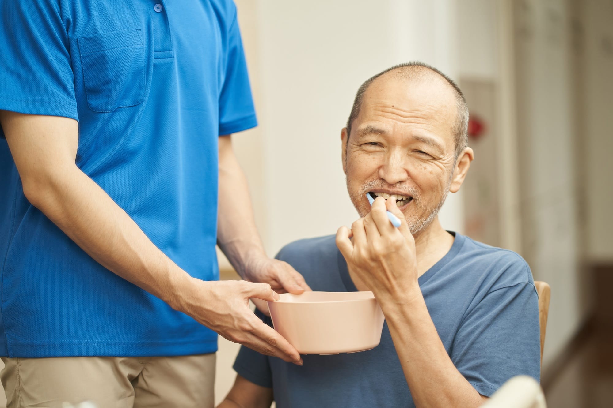 Caregivers and the elderly who care for the oral cavity